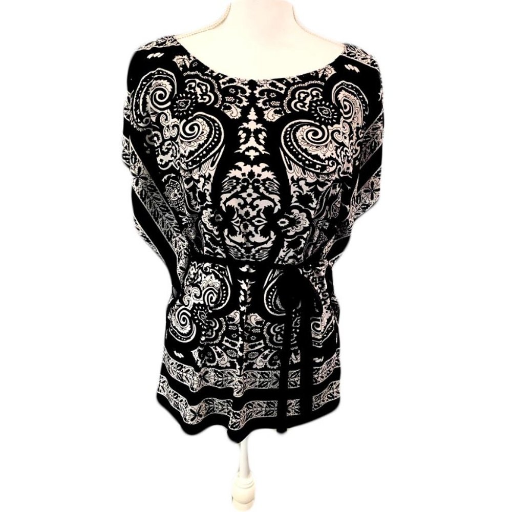 Black and White Cap Sleeve Shirt w Wrap Belt